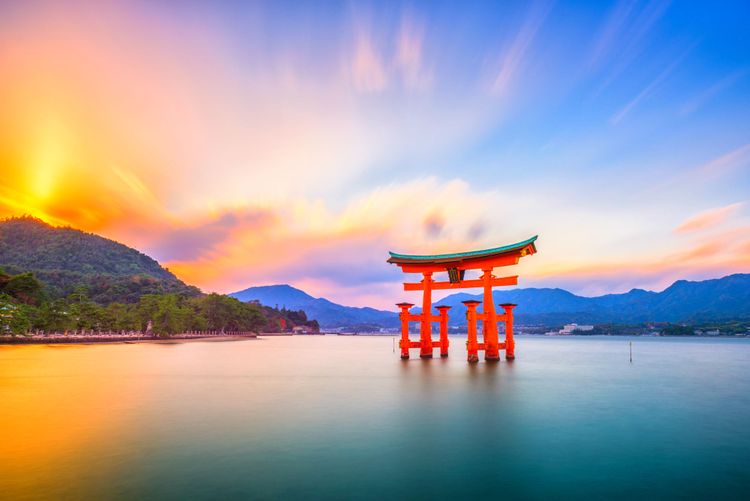 เกาะอิทสึคุชิมะ และศาลเจ้าอิทสึคุชิมะ (Itsukushima and Itsukushima Shrine)